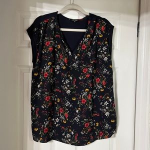 Floral and navy papermoon top like new!